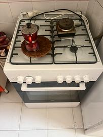 Cucina a gas con forno – buone condizioni