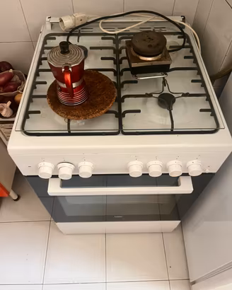 Cucina a gas con forno – buone condizioni