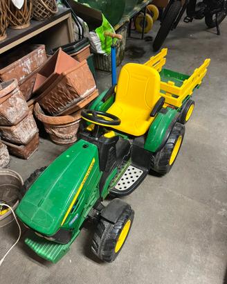 Trattore John Deere elettrico per bambini