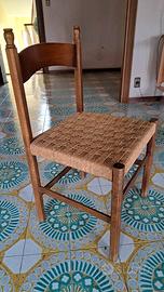 Sedie di paglia e legno