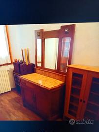 Mobile toilette da camera con specchio e cassetti