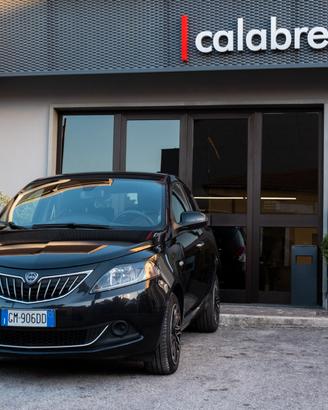 Lancia Ypsilon 1.0 Hybrid Silver Plus 70 CV