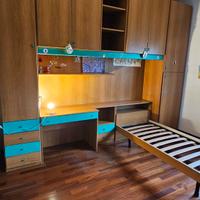 Cameretta a ponte completa con scrivania e letto