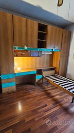 Cameretta a ponte completa con scrivania e letto