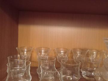 vasto assortimento bicchieri 