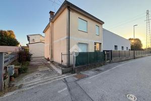 CASA INDIPENDENTE A SAN MARTINO DI LUPARI