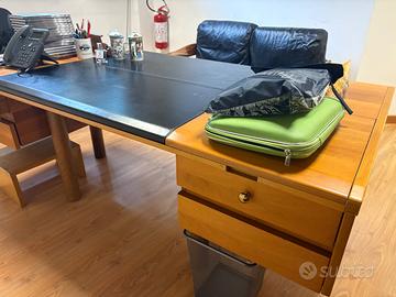 Scrivania e cassettiera anni 70