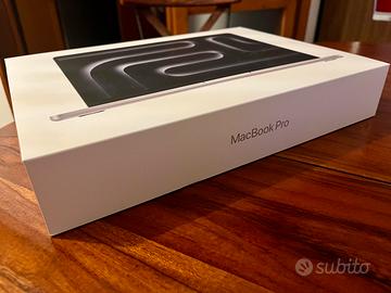 Macbook Pro M5 32GB RAM 1T SSD Silver