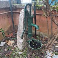 Pompa acqua a mano