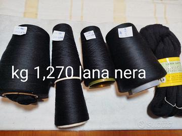 filati in lana nera 