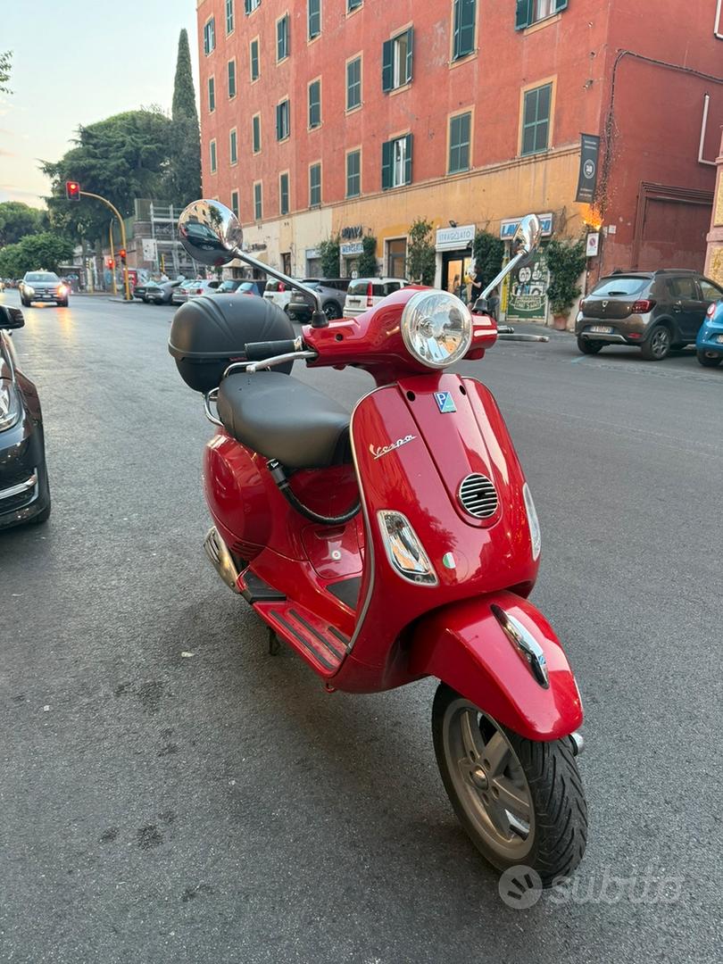 Vespa Lx125 Vespa Lx Rossa Piaggio Vespa LX 125 Moto E Scooter In