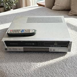 Lettore DVD e Videocassetta Dual