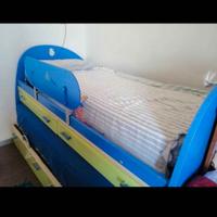 Letto singolo a castello basso doppio e scrivania