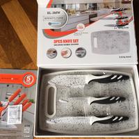 Set coltelli e tagliere in ceramica NUOVI