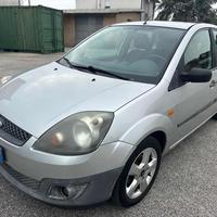 FORD Fiesta 1.4 TDCi 5p. Ghia senza nessun lavor