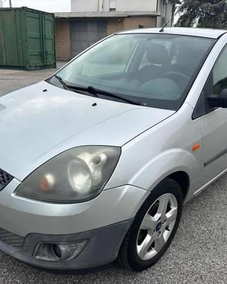 FORD Fiesta 1.4 TDCi 5p. Ghia senza nessun lavor