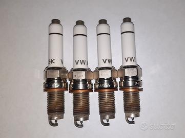 Kit 4 candele originali VW GOLF Audi A3 04e905602a