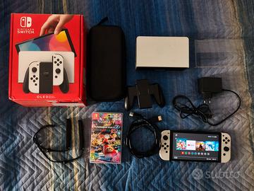 Nintendo Switch Oled e Mario Kart 8 leggi