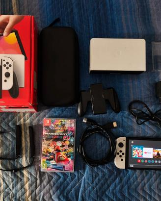 Nintendo Switch Oled e Mario Kart 8 leggi