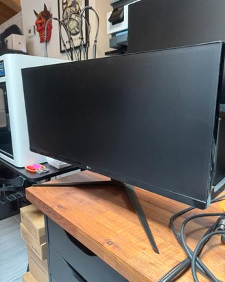 Schermo LG Ultrawide 27 pollici