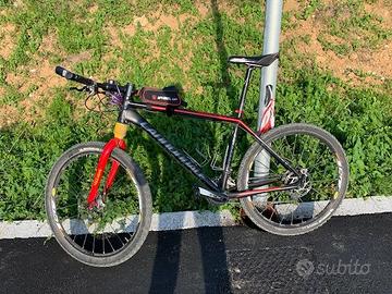 MTB Cannondale 26 pollici , rossa-nera