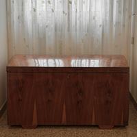 Cassapanca in noce fiammato