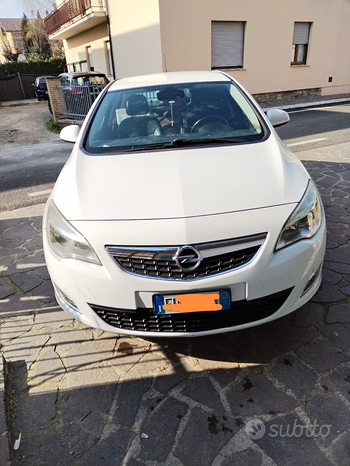 Opel Astra 5p 1.7 cdti