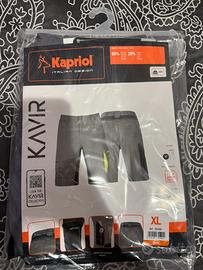 Pantaloni kapriol corti