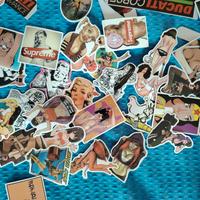 più di 65 stickers e altro 
