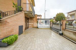 Ingresso indipendente di rendete costruzione con g