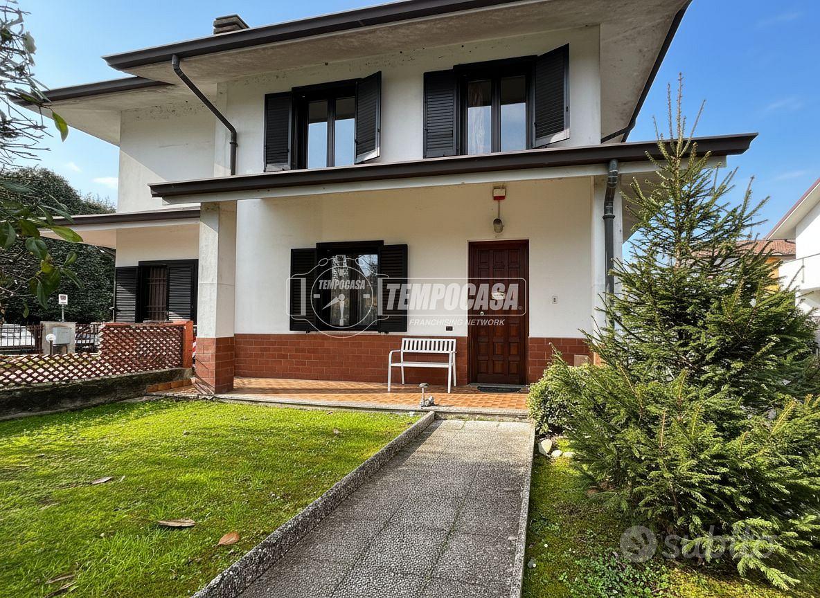 PORZIONE DI VILLA BIFAMILIARE SU 3 LIVELLI CON AMP - Vista 4
