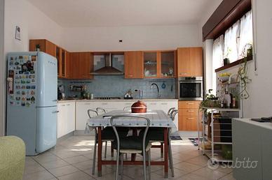 Appartamento di 101 m² con 4 locali e box auto a C