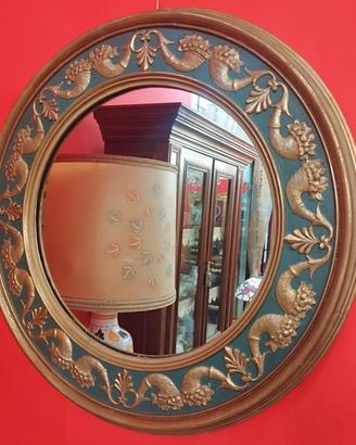 Specchio rotondo con cornice in patina originale 