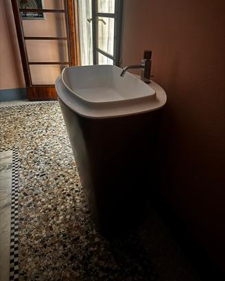 Lavabo free standing di design c/rubinetto