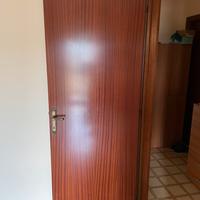 Stock di 7 porte. 5 in legno e 2 in legno e vetro