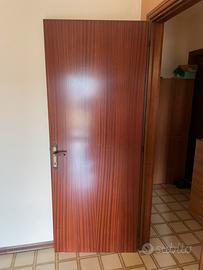 Stock di 7 porte. 5 in legno e 2 in legno e vetro
