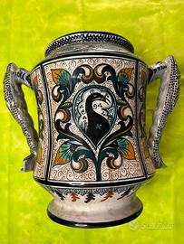 Vaso in maiolica di Faenza