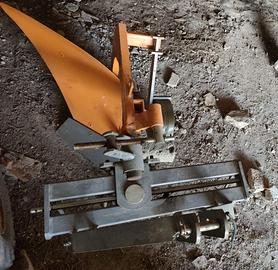 Aratro monovomero Deleks dp35 con ruotino