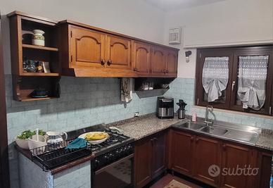 Cucina in legno massello 