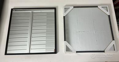 Specchi quadrati con cornice