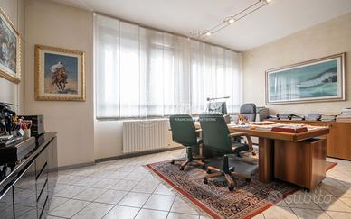 Ampio Studio/Ufficio di 200 mq con Box Auto Doppio