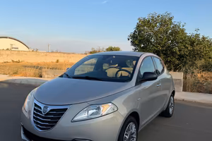 Lancia Ypsilon 1.2 69 CV 5 porte S&S Silver