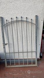 Cancello pedonale e ringhiera