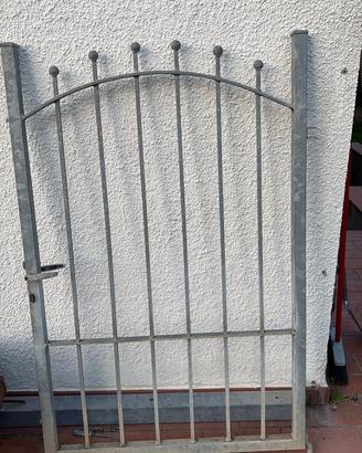 Cancello pedonale e ringhiera