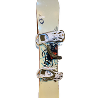 Snowboard + attacchi Burton in perfette condizioni