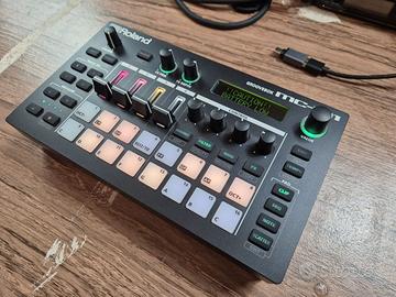 Roland MC-101