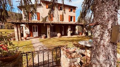 Rustico / Casale di 180 m² con più di 5 locali e p
