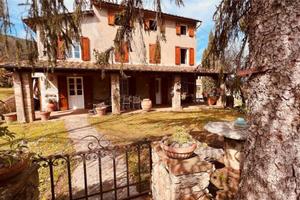 Rustico / Casale di 180 m² con più di 5 locali e p