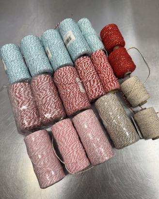 18 rocchetti di cordini decorativi per pacchetti