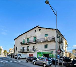 4 LOCALI A COSENZA